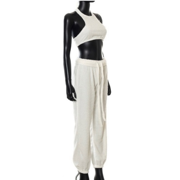 White fuzzy lounge set - Picture 2 of 6